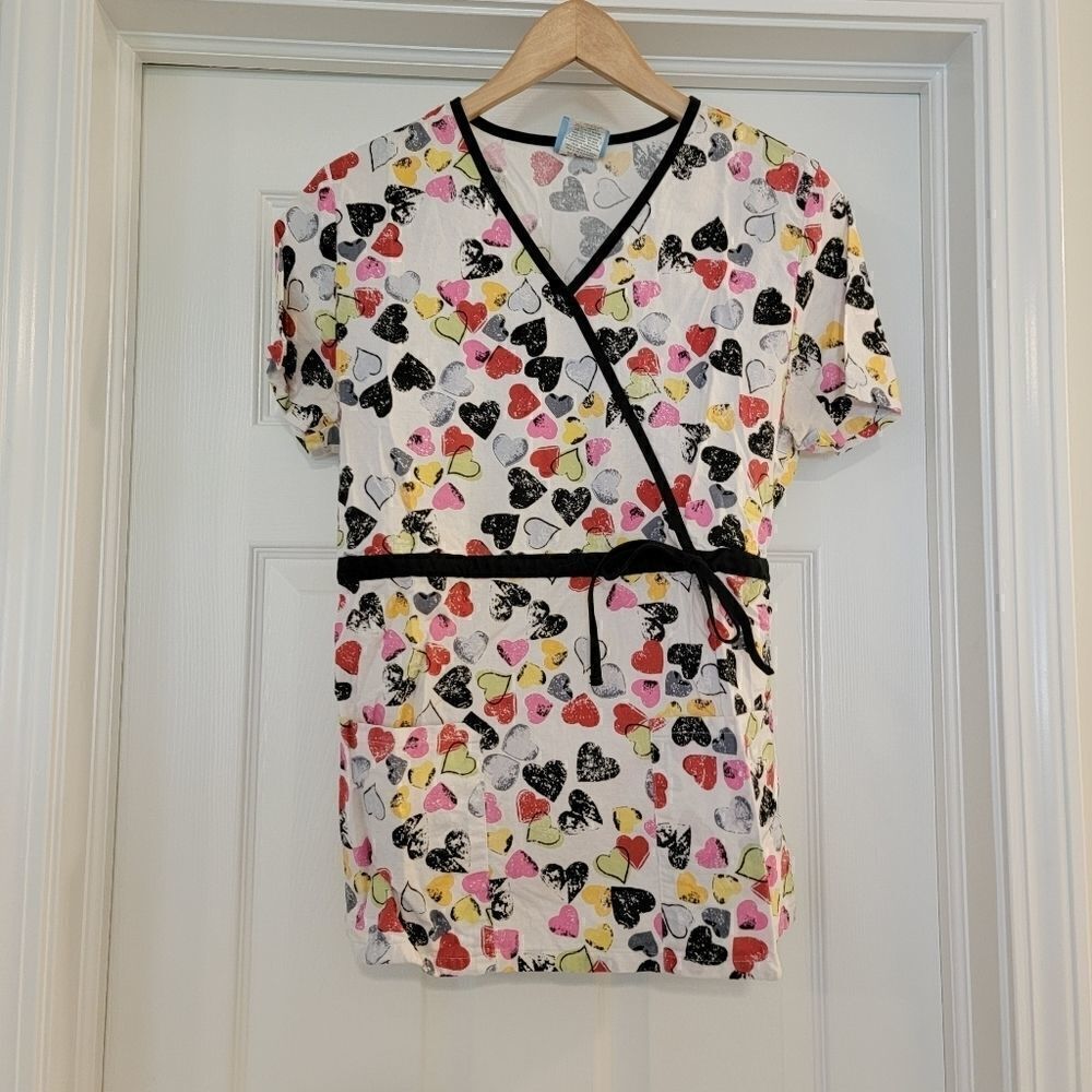 Cherokee Scrub H.Q. Hearts Valentine Day scrub Top Size small